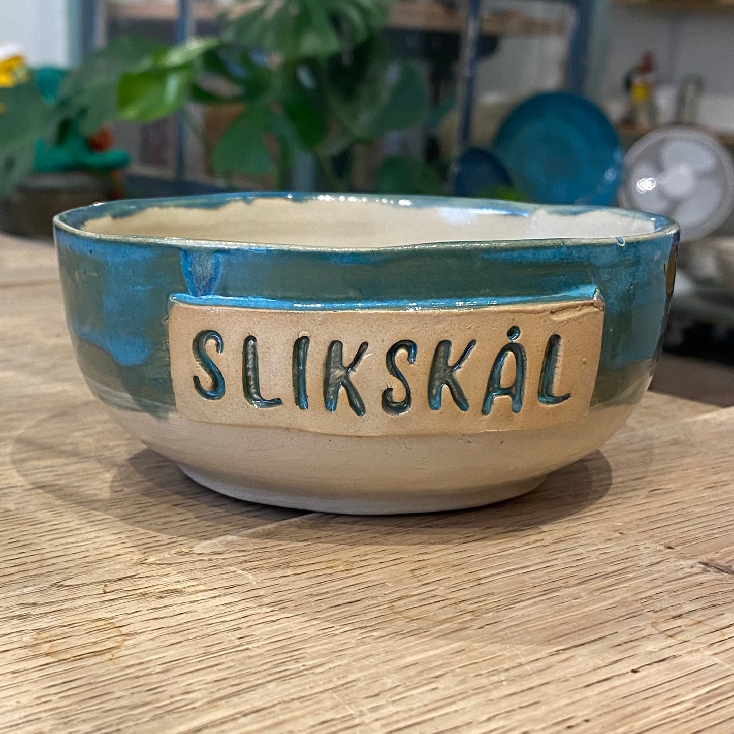 Skål med tekst ‘Slikskål’