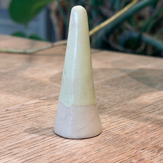 Fingerring holder, lys grøn, 7 cm
