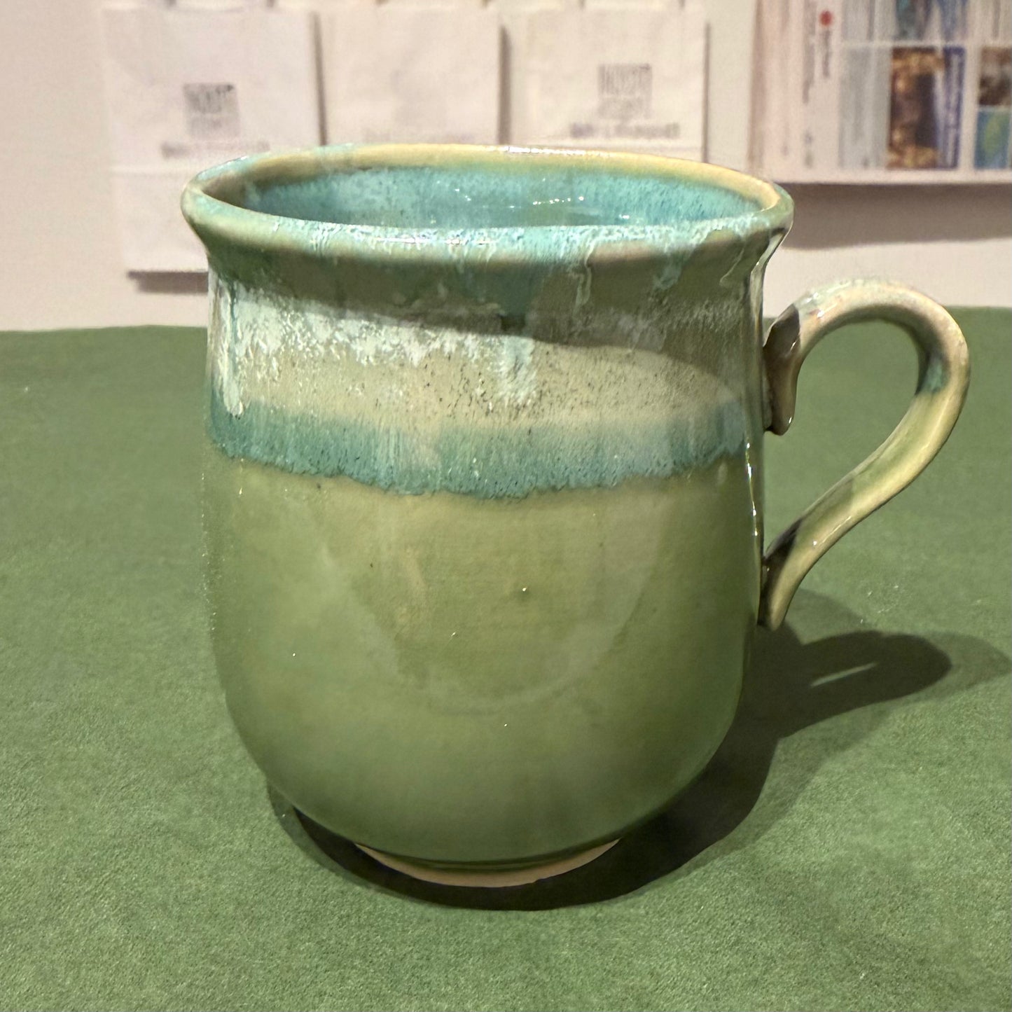Kop med hank, grøn, nr. 2
