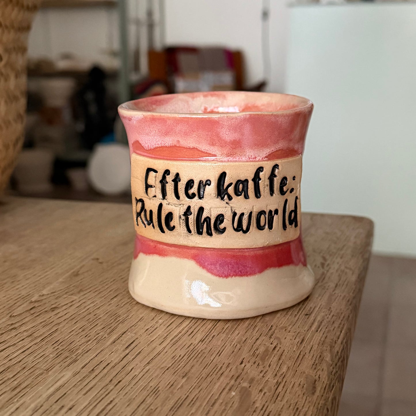 Håndformet krus, Rule the world