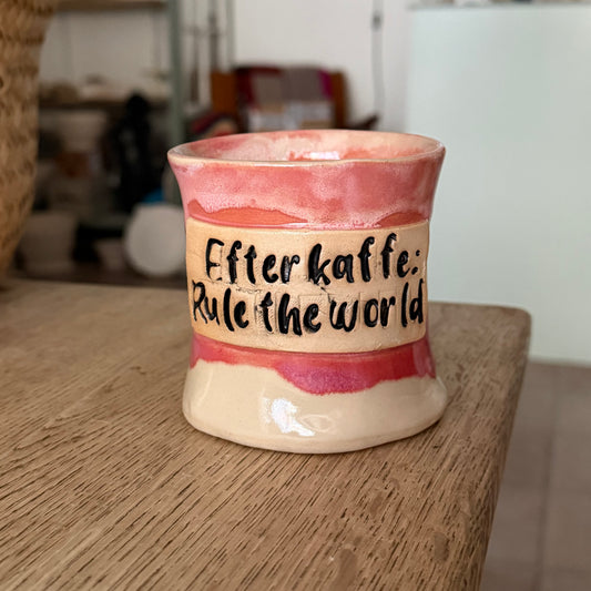 Håndformet krus, Rule the world