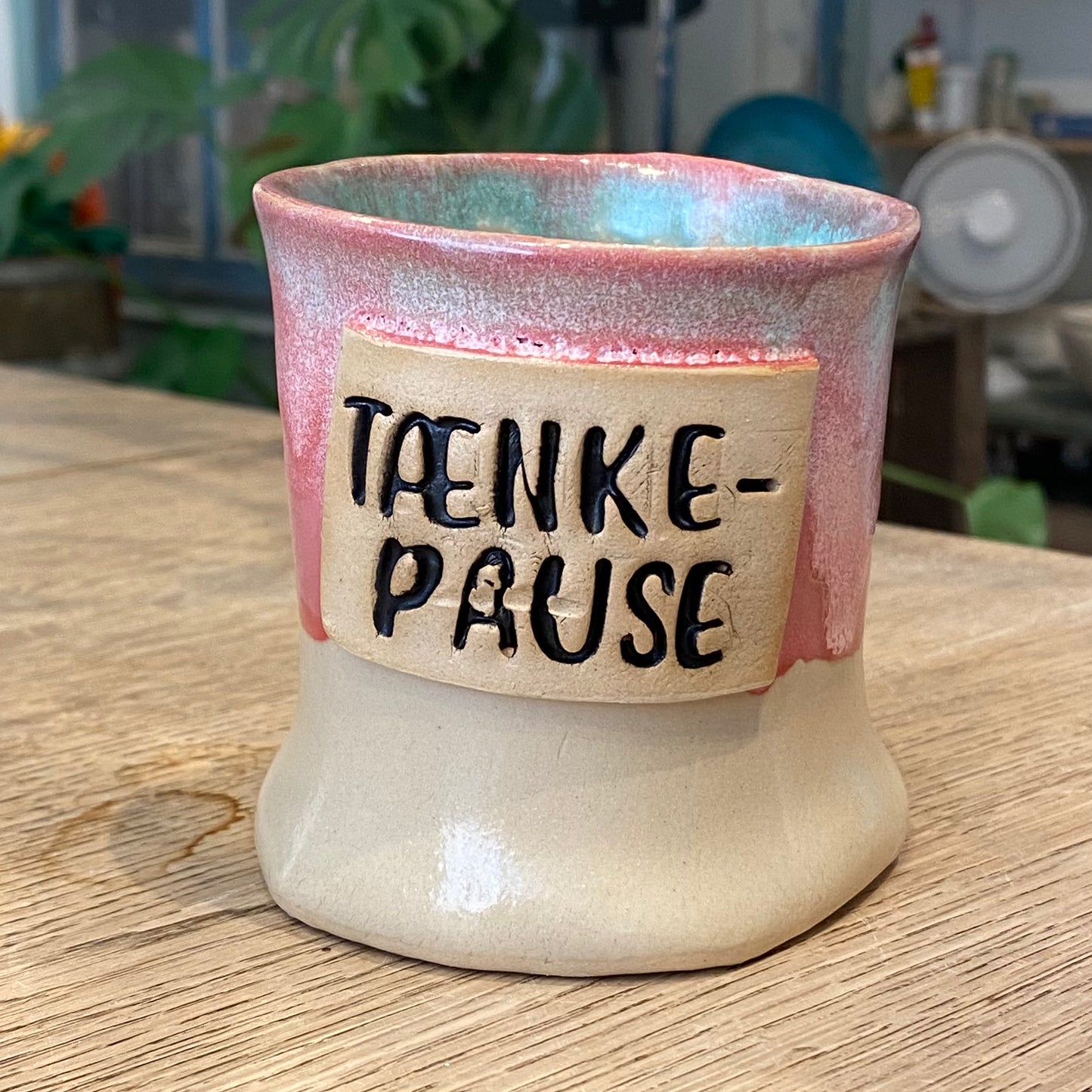Håndformet krus; TÆNKEPAUSE, nr 2