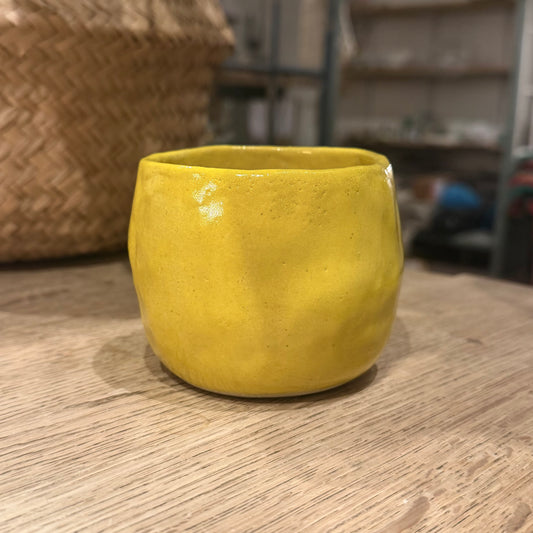 Håndformet buttet krus, nr 2