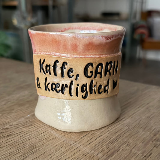 Håndformet krus; Kaffe, GARN & kærlighed, nr 1