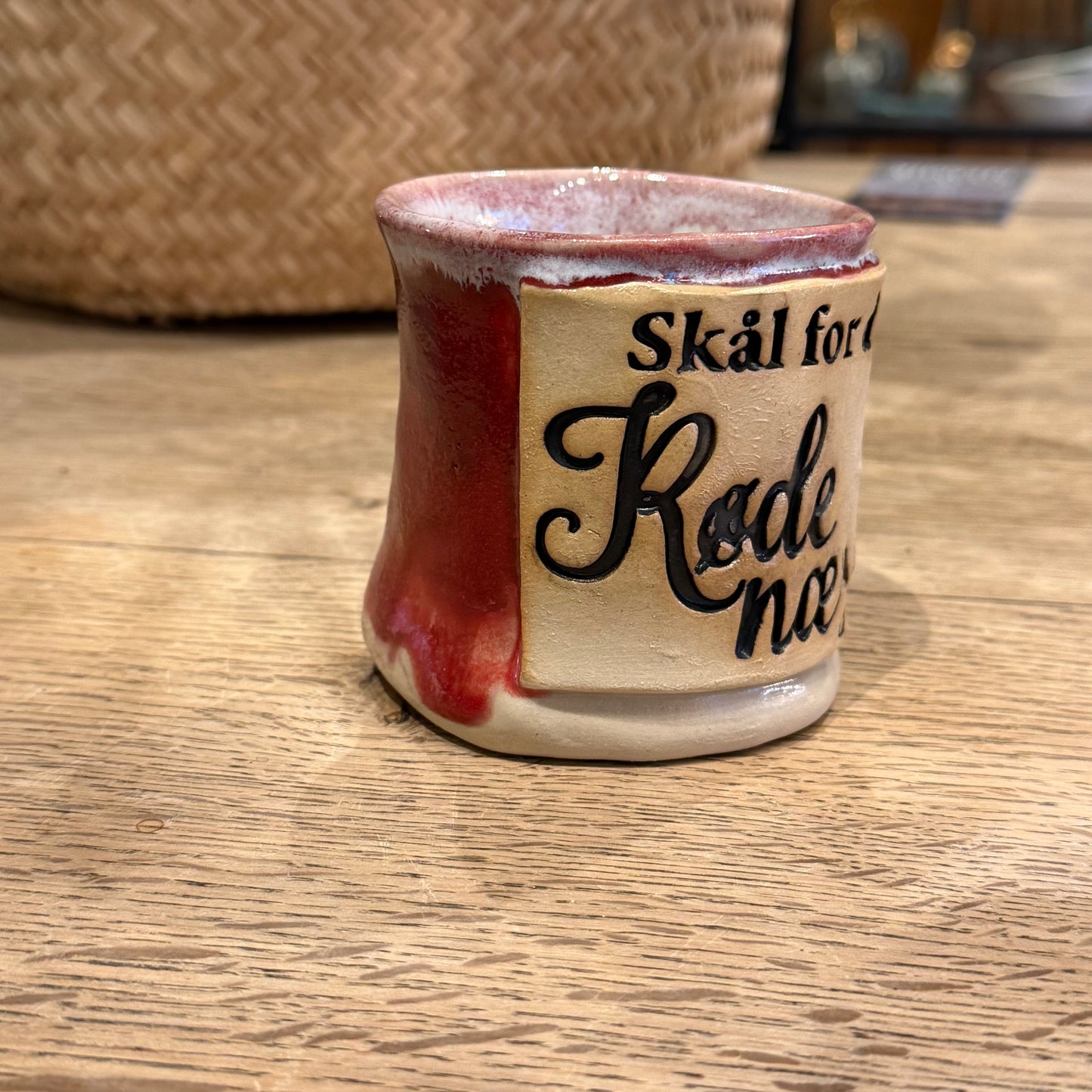 Håndformet julekrus, Skål for de røde næser, nr 1